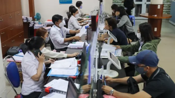 Lương thấp, gần 9.500 công chức, viên chức TP.HCM bỏ việc Lương thấp, gần 9.500 công chức, viên chức TP.HCM bỏ việc