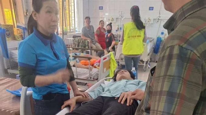 Nam sinh cấp 3 bị đánh hội đồng phải nhập viện cấp cứu Nam sinh cấp 3 bị đánh hội đồng phải nhập viện cấp cứu