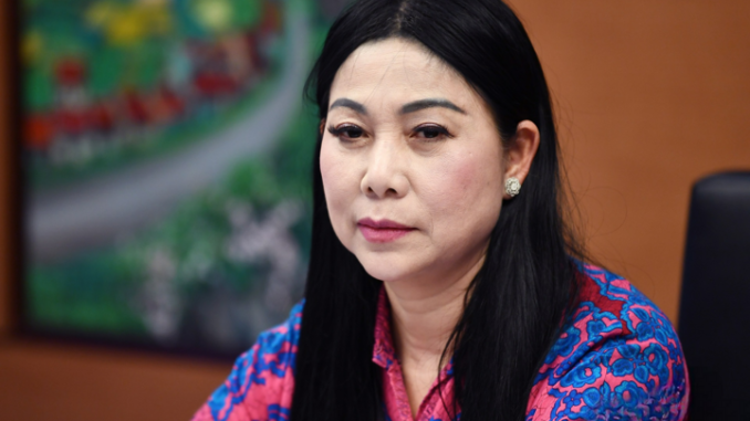 Nữ cựu Bí thư Vĩnh Phúc giơ 1 ngón tay, Hậu ‘Pháo’ chuẩn bị ngay 1 triệu USD Nữ cựu Bí thư Vĩnh Phúc giơ 1 ngón tay, Hậu ‘Pháo’ chuẩn bị ngay 1 triệu USD