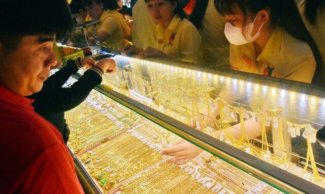 Giá vàng chiều nay 7/3: Chạm đáy rồi bà con ơi Giá vàng chiều nay 7/3: Chạm đáy rồi bà con ơi
