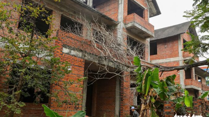 Người dân có BĐS mà không ở, bỏ hoang sẽ bị đá-nh thuế để chống đầu cơ Người dân có BĐS mà không ở, bỏ hoang sẽ bị đá-nh thuế để chống đầu cơ