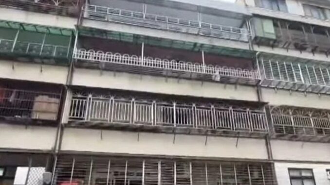 Mẹ bật điều hòa suốt 6 năm để lưu giữ thithe con gái Mẹ bật điều hòa suốt 6 năm để lưu giữ thithe con gái