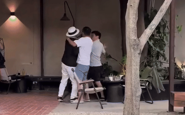 Người mặc đồ giống Đặng Lê Nguyên Vũ nói gì khi làm việc với công an? Người mặc đồ giống Đặng Lê Nguyên Vũ nói gì khi làm việc với công an?