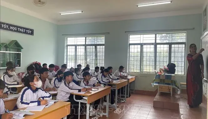 Hàng trăm giáo viên bất ngờ bị truy thu bảo hiểm hơn 4,6 tỉ đồng Hàng trăm giáo viên bất ngờ bị truy thu bảo hiểm hơn 4,6 tỉ đồng