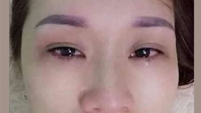 Em mới cưới chồng được 1 năm mà chồng em bắt em phải sống cùng bố mẹ chồng, anh nói chuyển về sống chung với bố mẹ. “Bố mẹ anh đã lớn tuổi, anh muốn tiện chăm sóc,”. Em không đồng ý, cũng đã nói rõ trước khi cưới rồi, nên em đòi l:y hôn. Ai ngờ vừa ly hôn mới biết chồng là tỷ phú trăm tỷ, 18 cửa hàng thời trang, bất ngờ hơn nữa là số tiền từ đâu mà chồng có được…. Em mới cưới chồng được 1 năm mà chồng em bắt em phải sống cùng bố mẹ chồng, anh nói chuyển về sống chung với bố mẹ. “Bố mẹ anh đã lớn tuổi, anh muốn tiện chăm sóc,”. Em không đồng ý, cũng đã nói rõ trước khi cưới rồi, nên em đòi l:y hôn. Ai ngờ vừa ly hôn mới biết chồng là tỷ phú trăm tỷ, 18 cửa hàng thời trang, bất ngờ hơn nữa là số tiền từ đâu mà chồng có được….