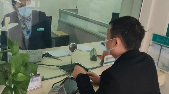 Người đàn ông gửi tiết kiệm 35 tỷ, hôm sau tài khoản còn 0 đồng, ngân hàng nói: 'Chúng tôi giúp anh trả nợ' Người đàn ông gửi tiết kiệm 35 tỷ, hôm sau tài khoản còn 0 đồng, ngân hàng nói: 'Chúng tôi giúp anh trả nợ'