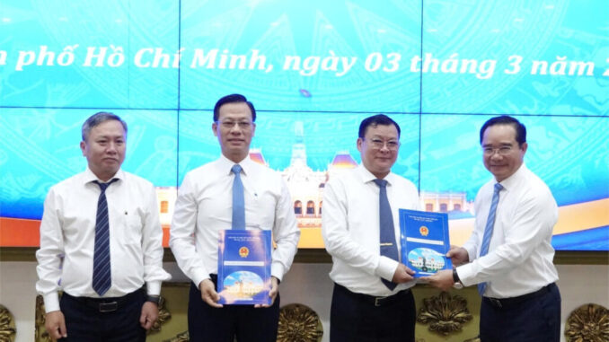 TPHCM bổ nhiệm hàng loạt cán bộ sau tinh gọn bộ máy TPHCM bổ nhiệm hàng loạt cán bộ sau tinh gọn bộ máy