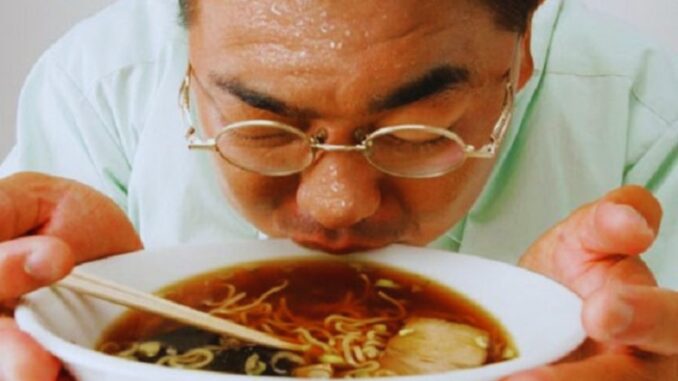 Những người tuyệt đối không nên ăn mì tôm dù thèm đến mấy Những người tuyệt đối không nên ăn mì tôm dù thèm đến mấy