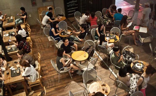 Bạn tôi lương 40 triệu nhưng coi ly cà phê 35k là xa xỉ: 2 lí do đưa ra khiến nhiều người từ chê cười đến gật đầu ủng hộ Bạn tôi lương 40 triệu nhưng coi ly cà phê 35k là xa xỉ: 2 lí do đưa ra khiến nhiều người từ chê cười đến gật đầu ủng hộ
