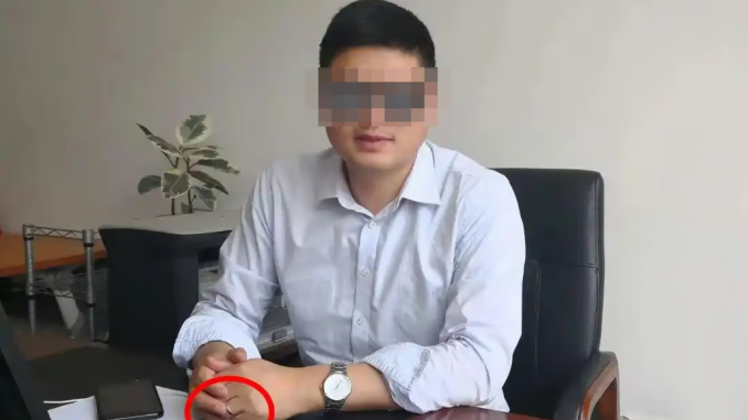 Vụ ngoại tình chấn động: Hiệu phó trường đại học ngoại tình với nữ nghiên cứu sinh, bạn trai của đàng gái tung bản PowerPoint vạch trần từng tin nhắn một Vụ ngoại tình chấn động: Hiệu phó trường đại học ngoại tình với nữ nghiên cứu sinh, bạn trai của đàng gái tung bản PowerPoint vạch trần từng tin nhắn một