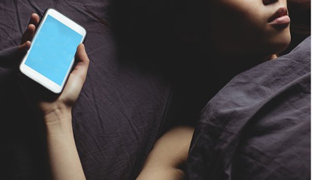 Có nên tắt nguồn điện thoại khi sạc và khi ngủ không Có nên tắt nguồn điện thoại khi sạc và khi ngủ không