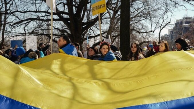 Biểu tình ủng hộ Ukraine bùng nổ khắp nước Mỹ Biểu tình ủng hộ Ukraine bùng nổ khắp nước Mỹ