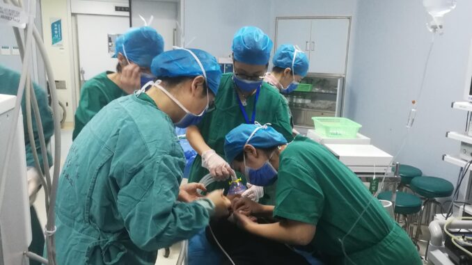 Bé trai 4 tuổi bị hoại tử ruột, phải cắt bỏ 1 phần ruột vì thói quen sai lầm sau khi ăn Bé trai 4 tuổi bị hoại tử ruột, phải cắt bỏ 1 phần ruột vì thói quen sai lầm sau khi ăn