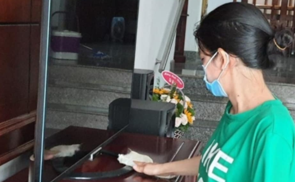 Giúp việc vừa về quê đã làm một việc khiến gia đình tôi hoảng hồn. Tôi bất lực, chỉ biết than trời Giúp việc vừa về quê đã làm một việc khiến gia đình tôi hoảng hồn. Tôi bất lực, chỉ biết than trời