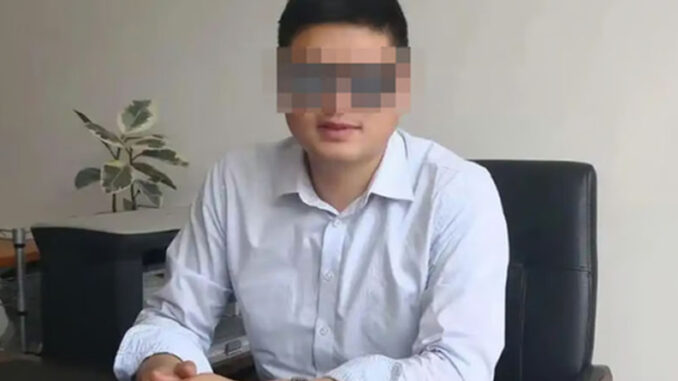 Hiệu phó trường Đại học ‘y:êu’ nữ sinh, bạn trai của cô gái tung hẳn bản PowerPoint toàn ảnh Hiệu phó trường Đại học ‘y:êu’ nữ sinh, bạn trai của cô gái tung hẳn bản PowerPoint toàn ảnh