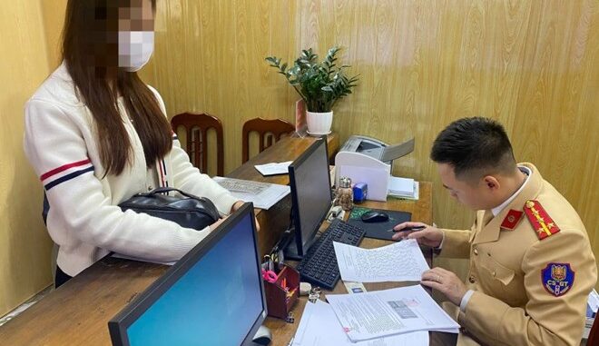 Cô gái 23 tuổi điều khiển xe tải 7 lần vượt đèn đỏ trong 2 tuần Cô gái 23 tuổi điều khiển xe tải 7 lần vượt đèn đỏ trong 2 tuần