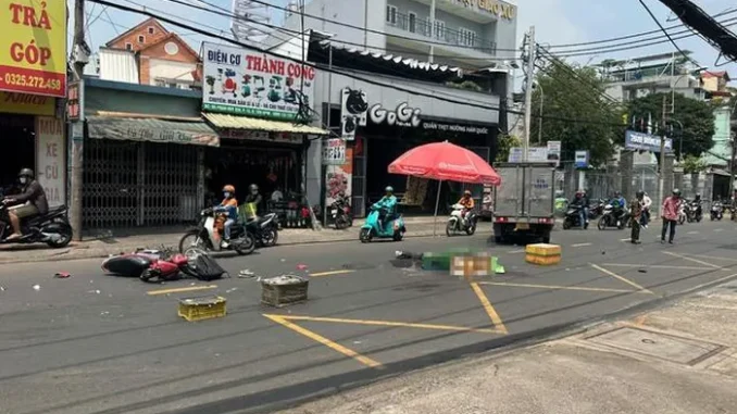 Tai nạn giao thông nghiêm trọng, một nam shipper tử vong Tai nạn giao thông nghiêm trọng, một nam shipper tử vong