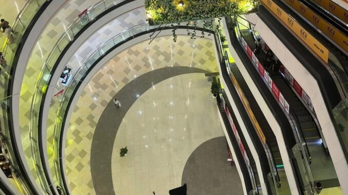Thiếu niên tuvong từ tầng cao Vạn Hạnh Mall ở TPHCM: Toàn bộ sự việc thế nào Thiếu niên tuvong từ tầng cao Vạn Hạnh Mall ở TPHCM: Toàn bộ sự việc thế nào