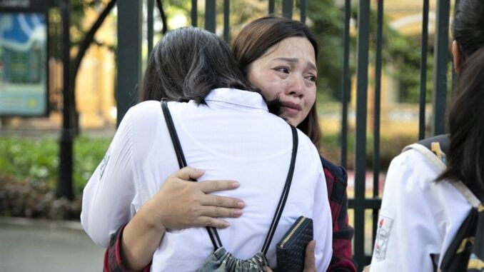 Nó:::ng: Vừa có phương án mới tính học phí cho sinh viên đại học công lập, phụ huynh kh::óc ng::ất, lấy tiền đâu nuôi con bây giờ Nó:::ng: Vừa có phương án mới tính học phí cho sinh viên đại học công lập, phụ huynh kh::óc ng::ất, lấy tiền đâu nuôi con bây giờ