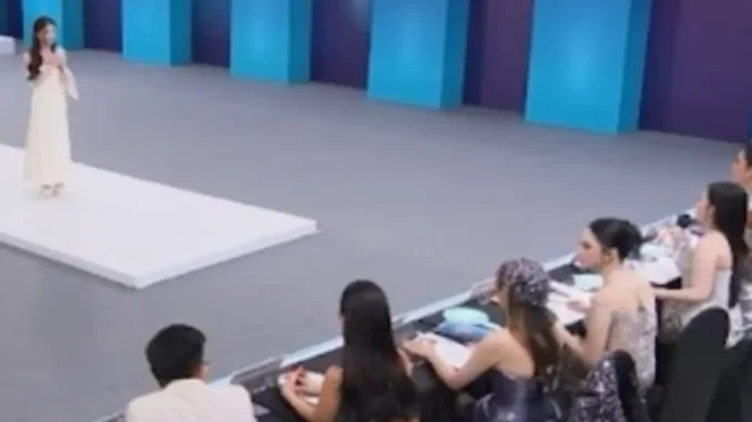 Bác sĩ chuyển giới được ví như “thần tiên tỷ tỷ” lộ nhan sắc thật trên sóng truyền hình, liên tục gây tranh cãi Bác sĩ chuyển giới được ví như “thần tiên tỷ tỷ” lộ nhan sắc thật trên sóng truyền hình, liên tục gây tranh cãi