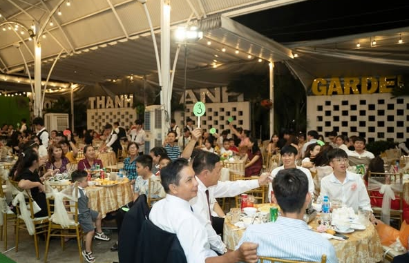 Dắt theo con gái 4 tuổi đi dự đám cưới, tôi bị nhà cô dâu “mời khéo” về Dắt theo con gái 4 tuổi đi dự đám cưới, tôi bị nhà cô dâu “mời khéo” về