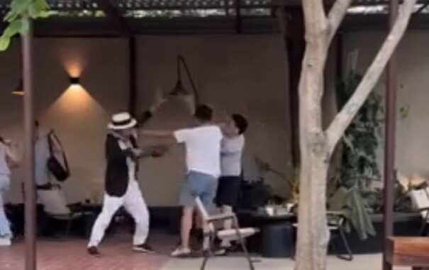Vụ clip người mặc đồ giống ông Đặng Lê Nguyên Vũ đánh nhau: Tập đoàn Trung Nguyên lên tiếng Vụ clip người mặc đồ giống ông Đặng Lê Nguyên Vũ đánh nhau: Tập đoàn Trung Nguyên lên tiếng