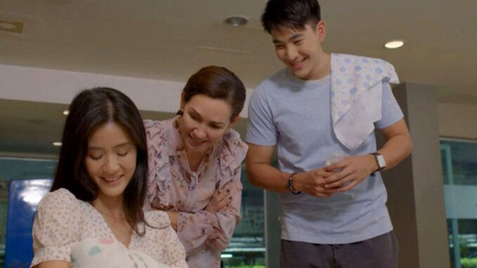 Tôi 61 tuổi, lên thành phố chăm cháu nội 6 năm, mỗi tháng tôi yêu cầu con dâu đưa 11 triệu đồng. 6 năm trời tôi bị họ hàng làng xóm chê trách là “ham tiền” nhưng tôi vẫn mặc kệ đều đặn nhận tiền hàng tháng từ con dâu. Trước khi về quê, tôi đưa lại chúng 895 triệu đồng khiến các con sốc tới mức vội vàng báo công an tới, hóa ra