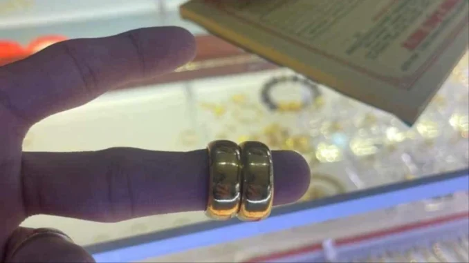 Nhặt được 1 cây vàng, học sinh lớp 4 đem nộp công an nhờ trả lại Nhặt được 1 cây vàng, học sinh lớp 4 đem nộp công an nhờ trả lại