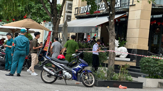 Bé trai 6 tuổi tử vong nghi rơi từ tầng 19 chung cư ở TP.HCM Bé trai 6 tuổi tử vong nghi rơi từ tầng 19 chung cư ở TP.HCM