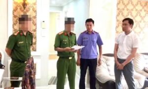 Bắt giam giám đốc Bắt giam giám đốc