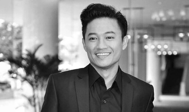 Lễ viếng cố nghệ sĩ Quý Bình: Nụ cười di ảnh gây xót xa, mẹ lặng người nhìn con trai lần cuối Lễ viếng cố nghệ sĩ Quý Bình: Nụ cười di ảnh gây xót xa, mẹ lặng người nhìn con trai lần cuối
