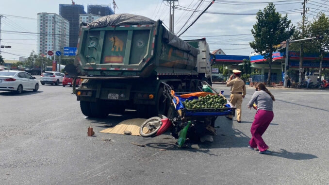 Va chạm xe đầu kéo trên quốc lộ 51, người phụ nữ tử vong thương tâm Va chạm xe đầu kéo trên quốc lộ 51, người phụ nữ tử vong thương tâm