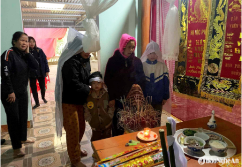 Nghệ An: Ta:ng thương nối tiếp ta:ng thương, khoảnh khắc ki:nh ho:à:ng xe chở qu:an t:ài người anh tuột dốc khiến em trai ra đi mãi mãi, hiện trường thương tâm Nghệ An: Ta:ng thương nối tiếp ta:ng thương, khoảnh khắc ki:nh ho:à:ng xe chở qu:an t:ài người anh tuột dốc khiến em trai ra đi mãi mãi, hiện trường thương tâm