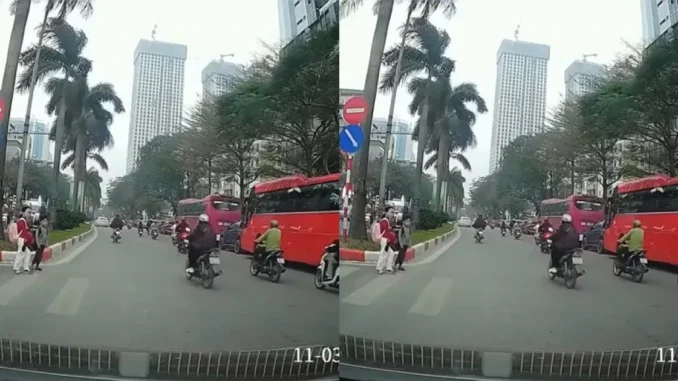 Hai em nhỏ Hà Nội bỗng nhận về “bão like” chỉ vì một hành động nhỏ, ai cũng nức nở khen cách bố mẹ dạy con Hai em nhỏ Hà Nội bỗng nhận về “bão like” chỉ vì một hành động nhỏ, ai cũng nức nở khen cách bố mẹ dạy con
