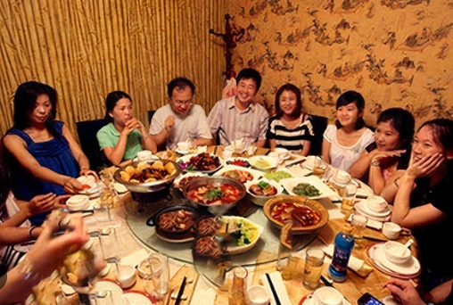 Gặp sếp cũ trong bữa ăn, tôi thanh toán luôn hoá đơn 17 triệu đồng: Hôm sau bật khóc khi nhận tin vui cuộc đời Gặp sếp cũ trong bữa ăn, tôi thanh toán luôn hoá đơn 17 triệu đồng: Hôm sau bật khóc khi nhận tin vui cuộc đời