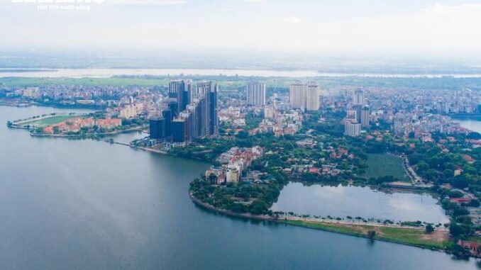 Hà Nội chi gần 100 tỷ đồng làm sạch Hồ Tây Hà Nội chi gần 100 tỷ đồng làm sạch Hồ Tây