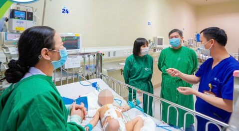 Gia đình xin đưa b ệ nh nhân về ch ờ ch ết, bác sĩ n ă n n ỉ gi ữ lại c ứ u s ống Gia đình xin đưa b ệ nh nhân về ch ờ ch ết, bác sĩ n ă n n ỉ gi ữ lại c ứ u s ống