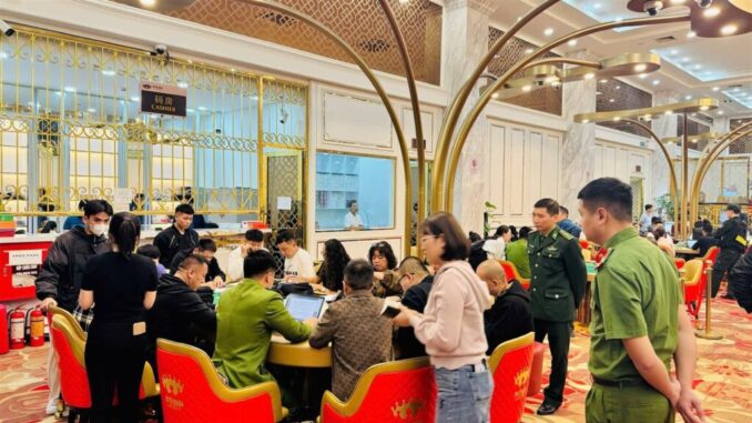 Cận cảnh triệt xóa sòng bạc người Trung Quốc cầm đầu, thu 720 tỷ Cận cảnh triệt xóa sòng bạc người Trung Quốc cầm đầu, thu 720 tỷ