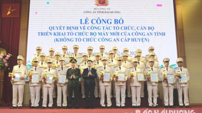 Bỏ cấp huyện, sắp xếp cán bộ, công chức thế nào? Bỏ cấp huyện, sắp xếp cán bộ, công chức thế nào?