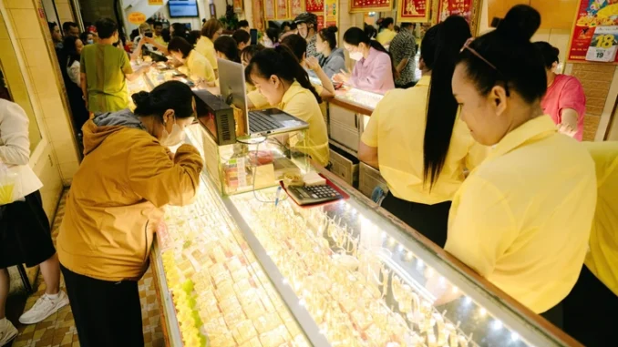 Giá vàng chiều nay 31/3: Kinhkhung quá trời, lần đầu tiên trong suốt bao nhiêu năm Giá vàng chiều nay 31/3: Kinhkhung quá trời, lần đầu tiên trong suốt bao nhiêu năm