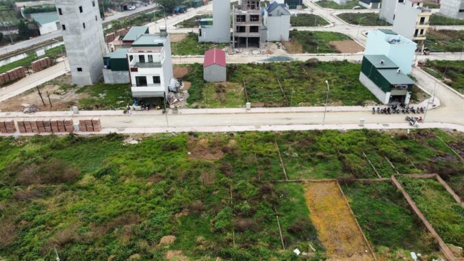 Hà Nội: Hàng trăm lô đất được bung hàng với giá từ 10 Hà Nội: Hàng trăm lô đất được bung hàng với giá từ 10