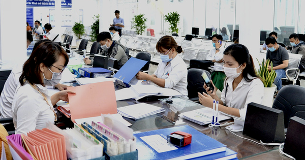 Buồn cực hạn: Chính thức TẠM DỪNG giải quyết chế độ với cán bộ cấp HUYỆN, XÃ, không tái cử, tái bổ nhiệm Buồn cực hạn: Chính thức TẠM DỪNG giải quyết chế độ với cán bộ cấp HUYỆN, XÃ, không tái cử, tái bổ nhiệm