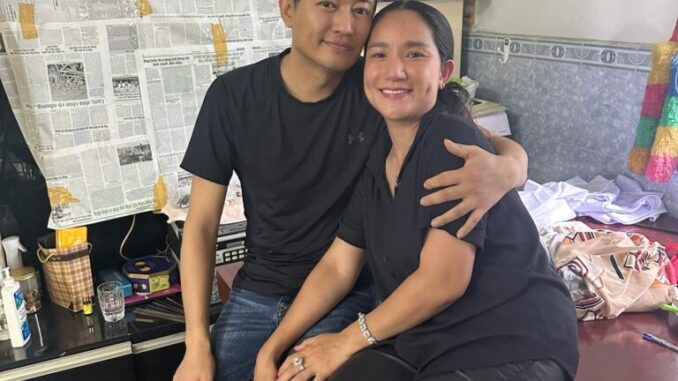 Căn phòng đơn sơ, chỗ đựng đồ che bằng giấy báo Quý Bình sống trước khi qua đời ở tuổi 42 Căn phòng đơn sơ, chỗ đựng đồ che bằng giấy báo Quý Bình sống trước khi qua đời ở tuổi 42