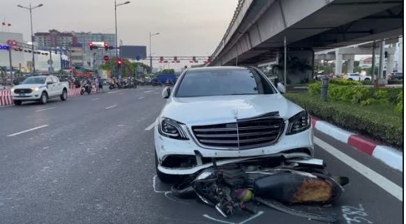 Nữ tài xế Mercedes tông 10 xe máy ở Thủ Đức vừa bị khởi tố: Doanh nhân thành đạt, chủ chuỗi spa nổi tiếng Nữ tài xế Mercedes tông 10 xe máy ở Thủ Đức vừa bị khởi tố: Doanh nhân thành đạt, chủ chuỗi spa nổi tiếng