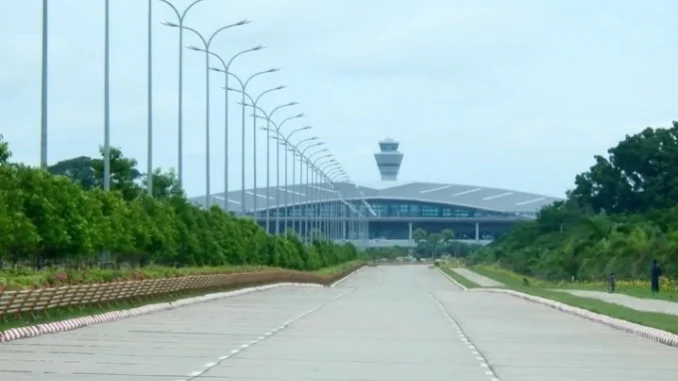 Tháp không lưu sân bay Nay Pyi Taw có thể đã sập vì động đất Tháp không lưu sân bay Nay Pyi Taw có thể đã sập vì động đất