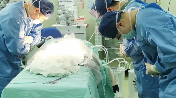 Bé gái 5 tuổi bị K giai đoạn cuối, bài học cảnh tỉnh cho bố mẹ Bé gái 5 tuổi bị K giai đoạn cuối, bài học cảnh tỉnh cho bố mẹ