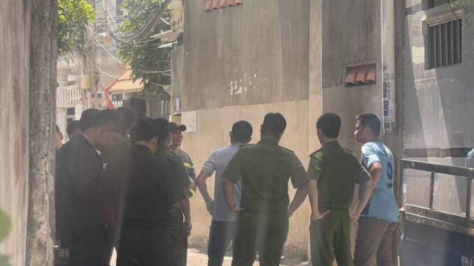 Đang bao vây đối tượng đâm chiến sĩ công an, cố thủ trong nhà ở Vũng Tàu Đang bao vây đối tượng đâm chiến sĩ công an, cố thủ trong nhà ở Vũng Tàu