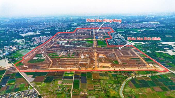 Ô tô đậu kín mặt đường, môi giới túc trực ngày đêm, dựng ô ngay mặt đường để tư vấn cho khách mua biệt thự tại Đan Phượng Ô tô đậu kín mặt đường, môi giới túc trực ngày đêm, dựng ô ngay mặt đường để tư vấn cho khách mua biệt thự tại Đan Phượng