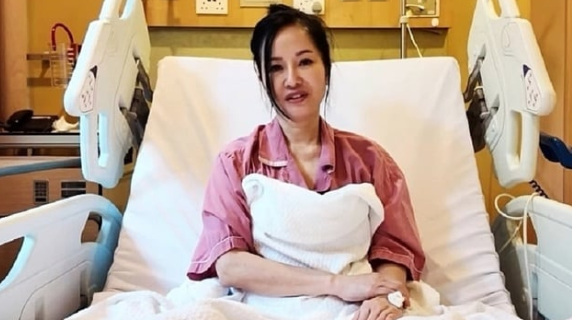 Diva Hồng Nhung lập di chúc ở tuổi 55 Diva Hồng Nhung lập di chúc ở tuổi 55