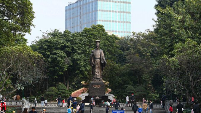 Hà Nội muốn đặt Km0 trước tượng đài Vua Lý Thái Tổ sát hồ Gươm Hà Nội muốn đặt Km0 trước tượng đài Vua Lý Thái Tổ sát hồ Gươm